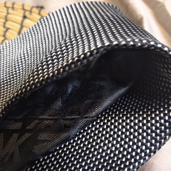 Michael Kors 100% silk tie - Picture 4 of 8